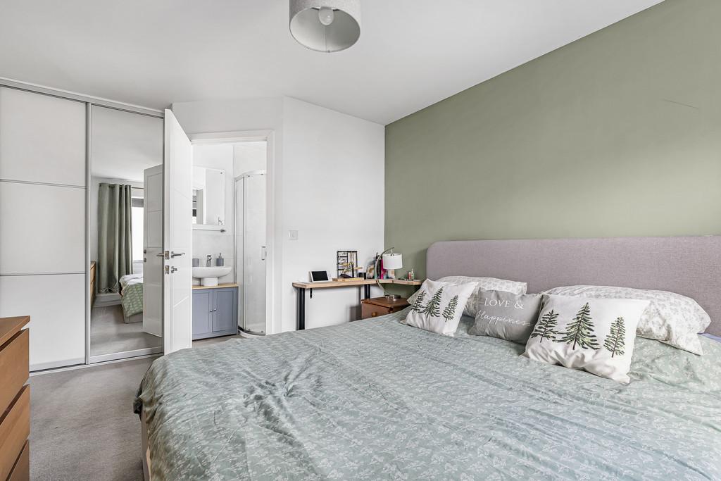 Principle bedroom (3)