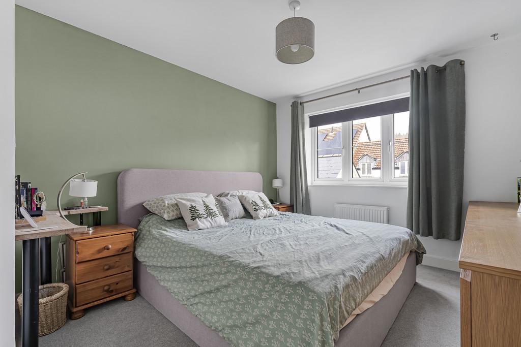 Principle bedroom (2)