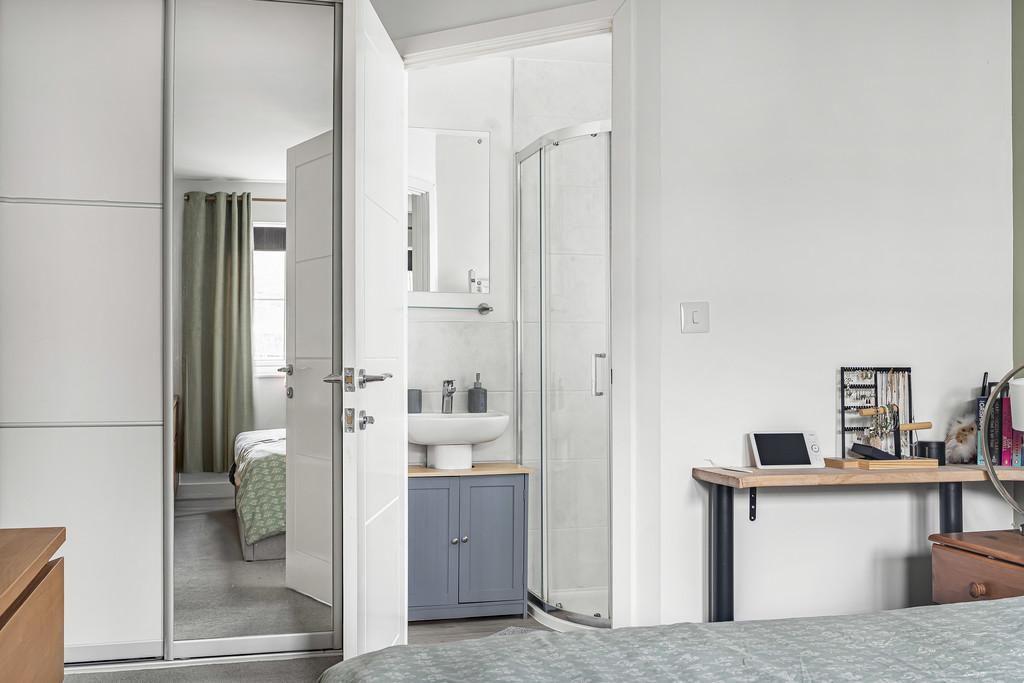Principle bedroom (4)