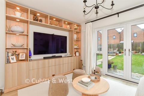 2 bedroom semi-detached house for sale, Mountain Street, Crawley RH11
