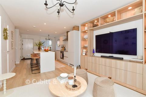 2 bedroom semi-detached house for sale, Mountain Street, Crawley RH11