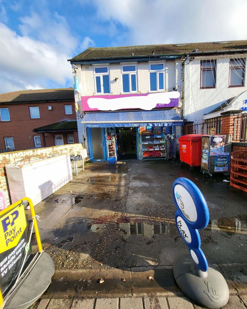 3-Bedroom Flat Above Shop — Greenford Road, UB6