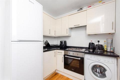 3 bedroom flat to rent, Holloway Road, London