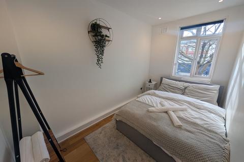 3 bedroom flat to rent, Holloway Road, London