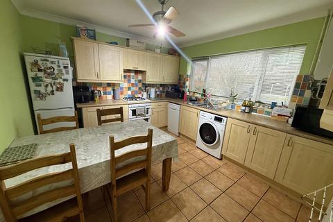 3 bedroom semi-detached house for sale, St Gilberts Road , Bourne