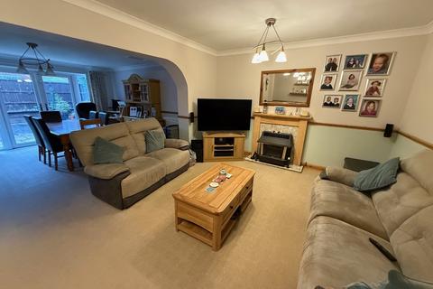 3 bedroom semi-detached house for sale, St Gilberts Road , Bourne