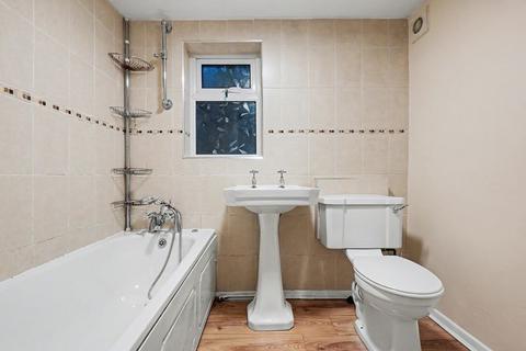 3 bedroom terraced house to rent, St. Peter Street, Rochester