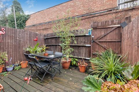 3 bedroom terraced house to rent, St. Peter Street, Rochester