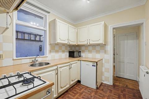 3 bedroom terraced house to rent, St. Peter Street, Rochester