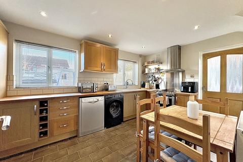 3 bedroom semi-detached house for sale, Windmill Street, UPPER GORNAL, DY3 2DQ