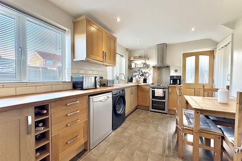 3 bedroom semi-detached house for sale, Windmill Street, UPPER GORNAL, DY3 2DQ