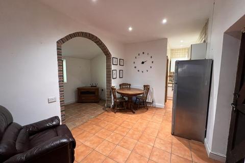 2 bedroom apartment to rent, Spronketts Lane, Haywards Heath