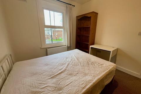 House share to rent, Staines Road, Feltham