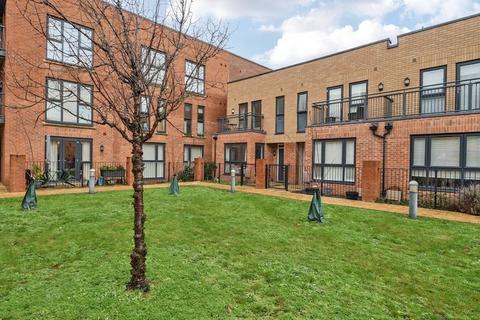 3 bedroom end of terrace house for sale - Liberator Place, Chichester