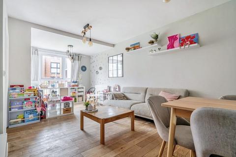 3 bedroom end of terrace house for sale, Liberator Place, Chichester