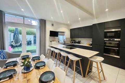 5 bedroom semi-detached house for sale, Bury Road, Breightmet