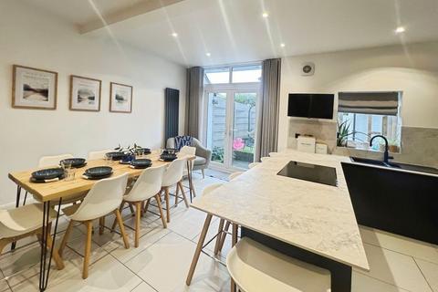 5 bedroom semi-detached house for sale, Bury Road, Breightmet
