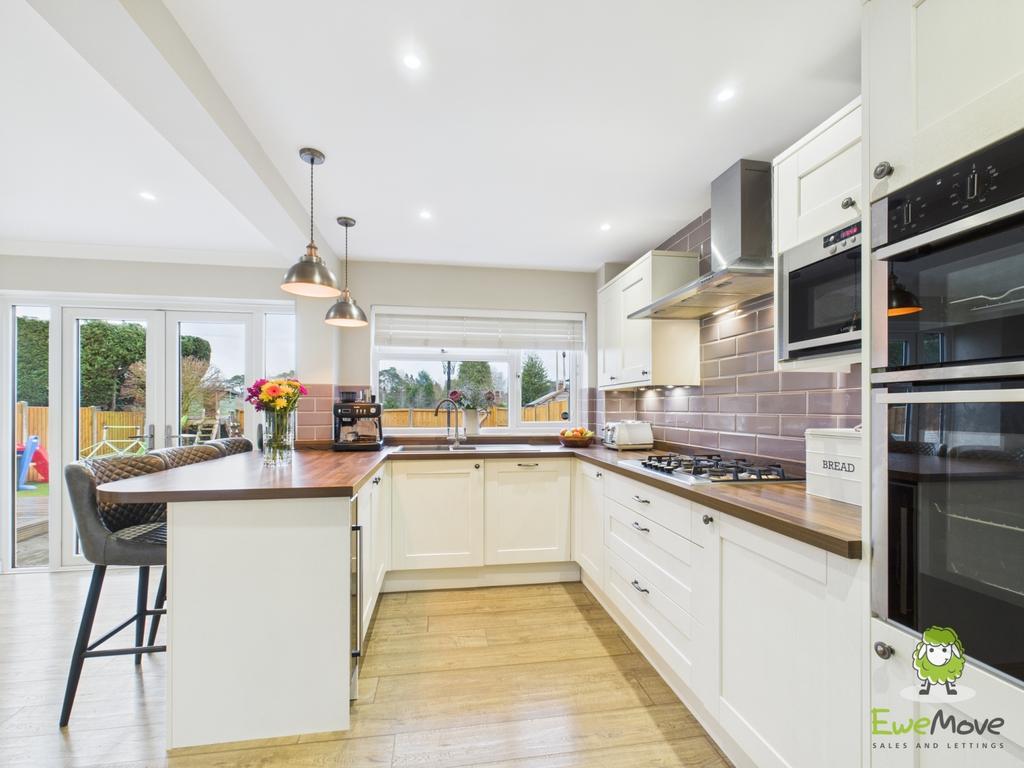 Ewe Move Fleet - Highdown - Kitchen