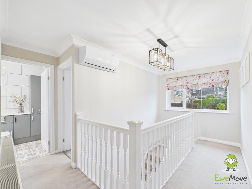 Ewe Move Estate Agents Fleet - Highdown - Hall way