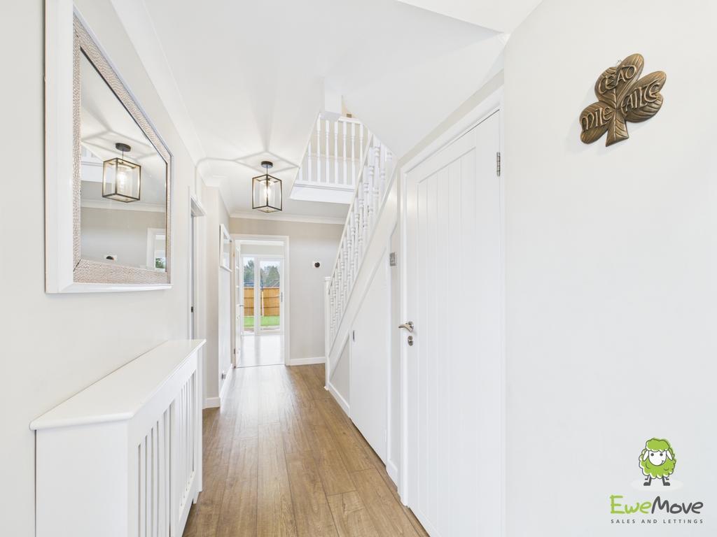 Ewe Move Fleet - Highdown - Hall way