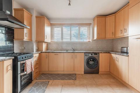 3 bedroom flat to rent, Imperial Drive, Rayners Lane, Harrow, HA2