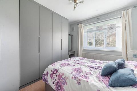 3 bedroom flat to rent, Imperial Drive, Rayners Lane, Harrow, HA2