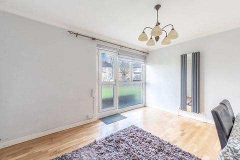 3 bedroom flat to rent, Imperial Drive, Rayners Lane, Harrow, HA2