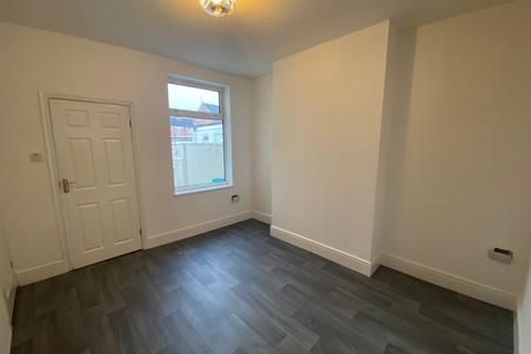 2 bedroom terraced house to rent, Malborough Avenue