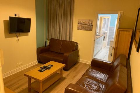 3 bedroom terraced house for sale, Thornton Road, Stoke-On-Trent