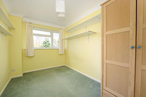 undefined, Wilton Gardens, Walton-On-Thames
