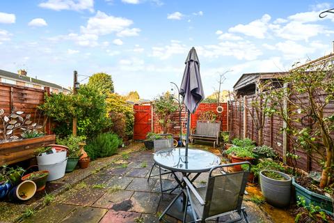 3 bedroom end of terrace house for sale, Rother Road, Farnborough GU14