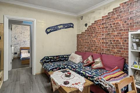 1 bedroom apartment for sale, Birches Rise - Fully Refurbished, First Floor Apartment