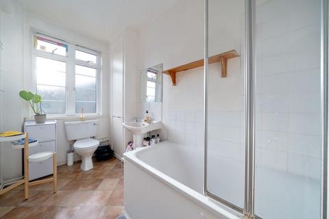 1 bedroom apartment for sale, Du Cane Court Balham High Road Balham SW17 7JY