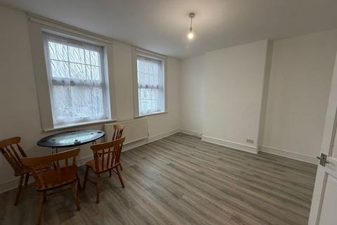 2 bedroom apartment to rent, Alexandra Road, Uxbridge, UB8