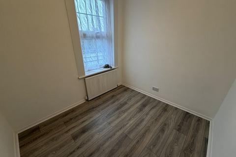 2 bedroom apartment to rent, Alexandra Road, Uxbridge, UB8