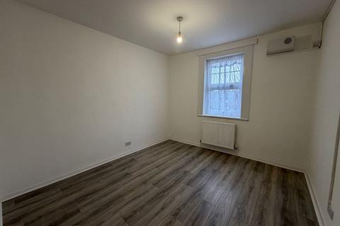 2 bedroom apartment to rent, Alexandra Road, Uxbridge, UB8