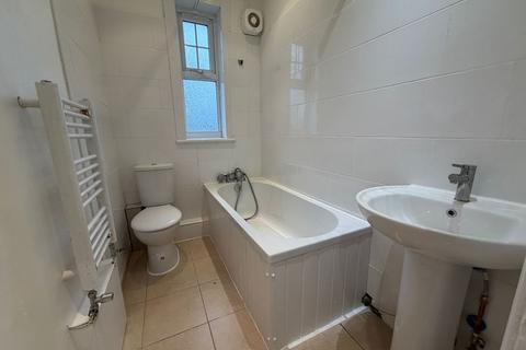 2 bedroom apartment to rent, Alexandra Road, Uxbridge, UB8