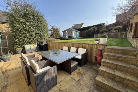 4 bedroom detached house for sale, Spinners Way, Mirfield WF14