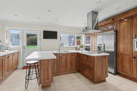 4 bedroom detached house for sale, Spinners Way, Mirfield WF14
