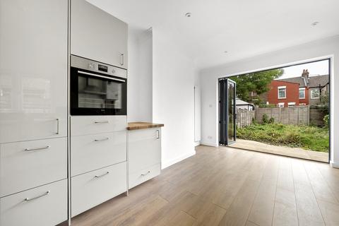 2 bedroom apartment for sale - Sirdar Road, London N22