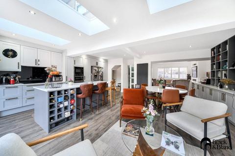 3 bedroom semi-detached house for sale, Lorne Gardens, Croydon, CR0