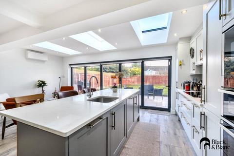 3 bedroom semi-detached house for sale, Lorne Gardens, Croydon, CR0