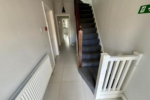 undefined, Drayton Gardens, West Drayton