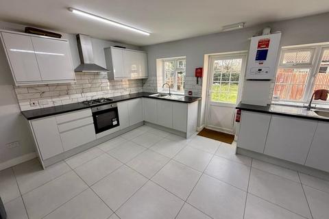 undefined, Drayton Gardens, West Drayton