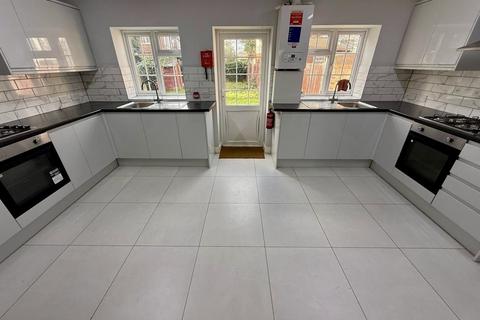 undefined, Drayton Gardens, West Drayton