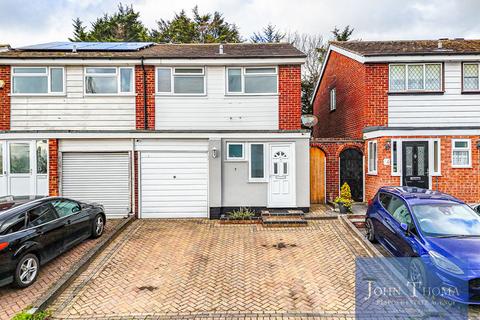 3 bedroom semi-detached house to rent, View Close, Chigwell IG7
