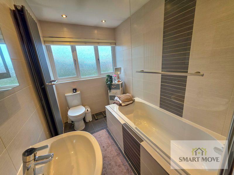 1st Floor Bathroom