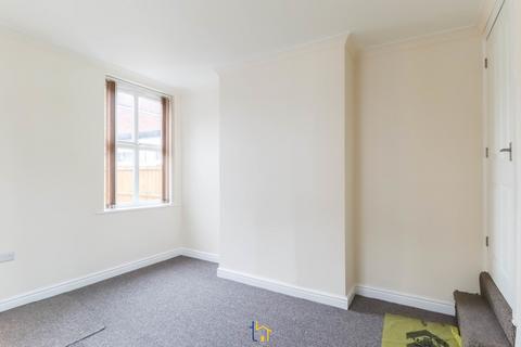 3 bedroom end of terrace house to rent, Manor Street, Hinckley