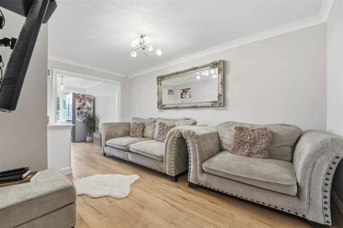 3 bedroom end of terrace house for sale, Glaisyer Way, Iver SL0