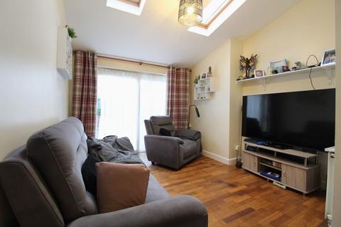 3 bedroom terraced house for sale, Winchester Road, Sandy